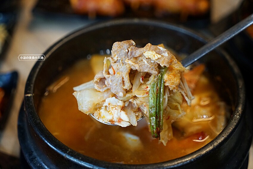 台中市西區台中平價韓式料理!韓劇美食這邊都吃得到，份量十足CP值高還免收服務費!