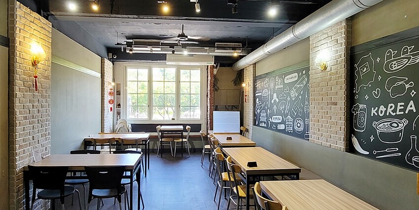 科博館必吃韓式料理，只要百元就能吃到道地韓式料理！必點石鍋拌飯，起司韓式炸雞，海鮮煎餅(免服務費)