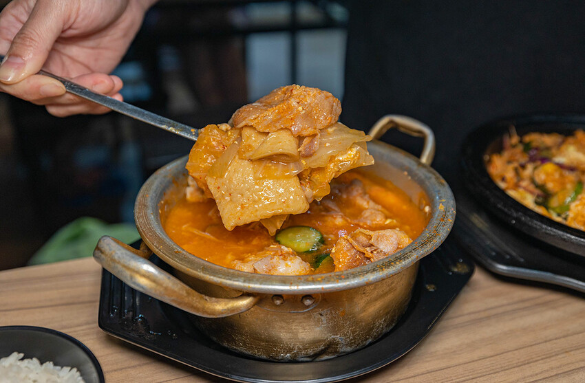 阿里郎韓式小館｜2025台中科博館美食推薦｜起司炸雞｜石鍋拌飯｜隱藏版台中韓式料理推薦｜台中西區美食推薦