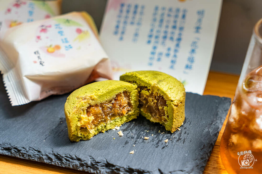 新北市三重區明月堂 | 台北伴手禮90年老店新品禮盒推薦！台灣創意鳳梨酥，花香果香兼茶香～