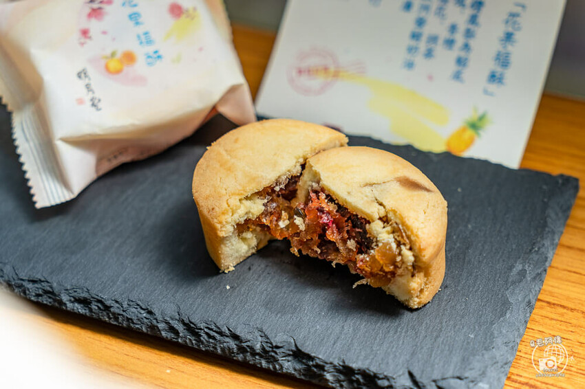 新北市三重區明月堂 | 台北伴手禮90年老店新品禮盒推薦！台灣創意鳳梨酥，花香果香兼茶香～