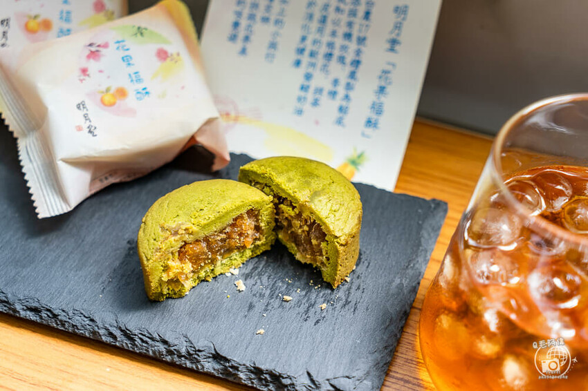 新北市三重區明月堂 | 台北伴手禮90年老店新品禮盒推薦！台灣創意鳳梨酥，花香果香兼茶香～