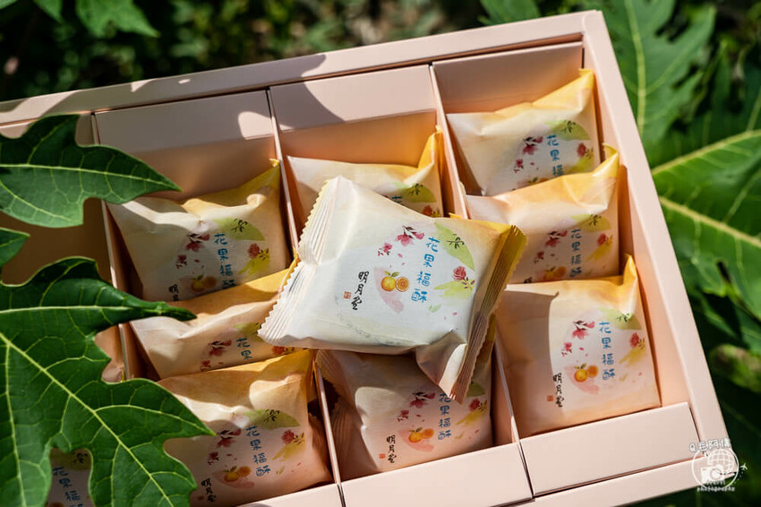 新北市三重區明月堂 | 台北伴手禮90年老店新品禮盒推薦！台灣創意鳳梨酥，花香果香兼茶香～