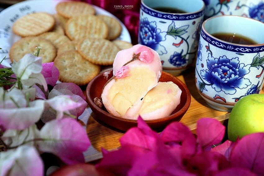 粉嫩櫻花季！野餐賞花必備甜點 傳統手作工法 日式伴手禮宅配美食老店｜明月堂和菓子-桜咲