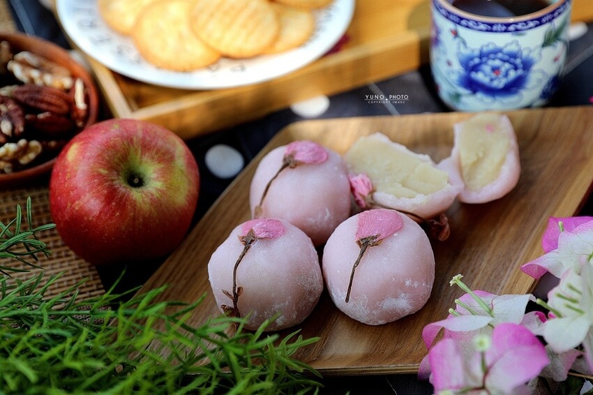 粉嫩櫻花季！野餐賞花必備甜點 傳統手作工法 日式伴手禮宅配美食老店｜明月堂和菓子-桜咲