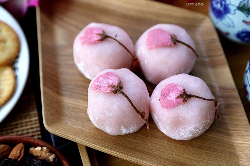 粉嫩櫻花季！野餐賞花必備甜點 傳統手作工法 日式伴手禮宅配美食老店｜明月堂和菓子-桜咲