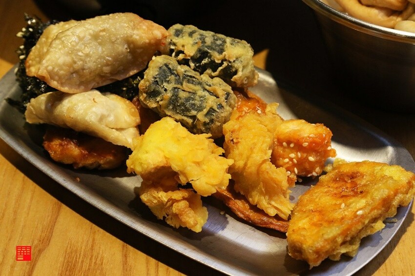 299元韓國年糕火鍋吃到飽!兩餐「邪惡起司瀑布配麻油炒飯」的超狂人氣吃法 - 跟著華少吃吃吃