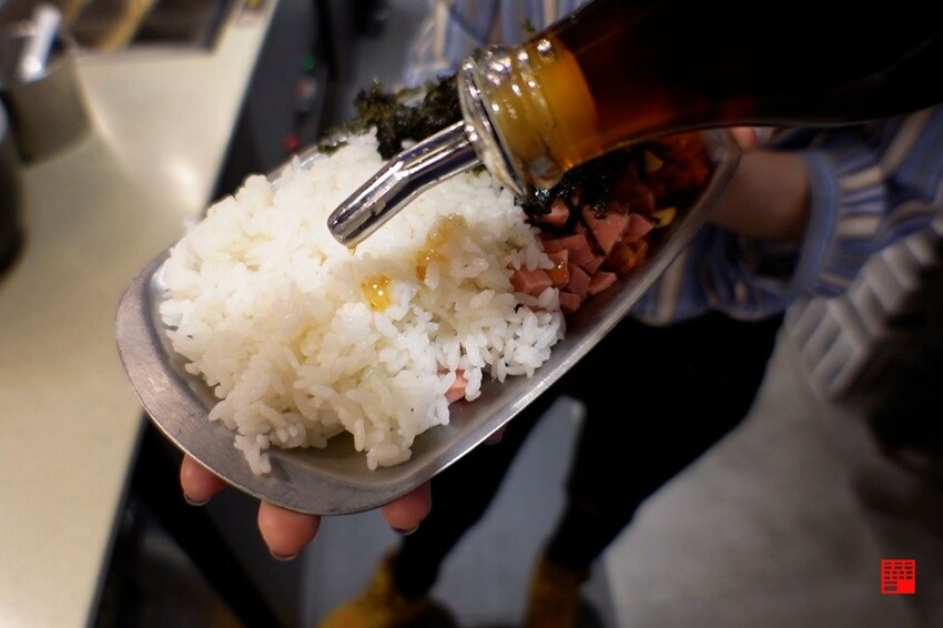 299元韓國年糕火鍋吃到飽!兩餐「邪惡起司瀑布配麻油炒飯」的超狂人氣吃法 - 跟著華少吃吃吃