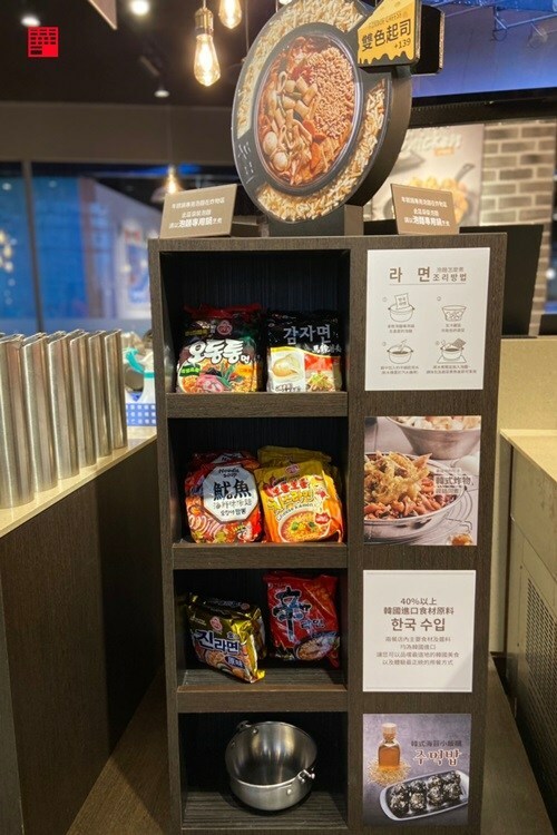 299元韓國年糕火鍋吃到飽!兩餐「邪惡起司瀑布配麻油炒飯」的超狂人氣吃法 - 跟著華少吃吃吃