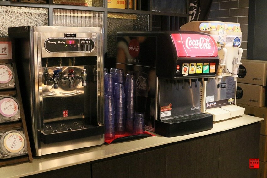 299元韓國年糕火鍋吃到飽!兩餐「邪惡起司瀑布配麻油炒飯」的超狂人氣吃法 - 跟著華少吃吃吃