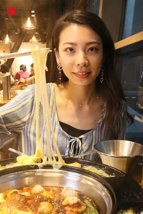 299元韓國年糕火鍋吃到飽!兩餐「邪惡起司瀑布配麻油炒飯」的超狂人氣吃法 - 跟著華少吃吃吃