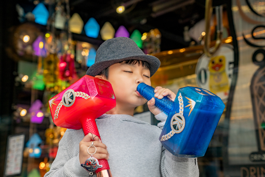 台南最ㄏ一花的飲料店在這裡！全新鎚子瓶，紅色藍色你選哪一個?