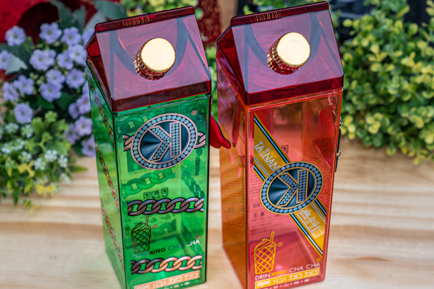 台南最ㄏ一花的飲料店在這裡！全新鎚子瓶，紅色藍色你選哪一個?