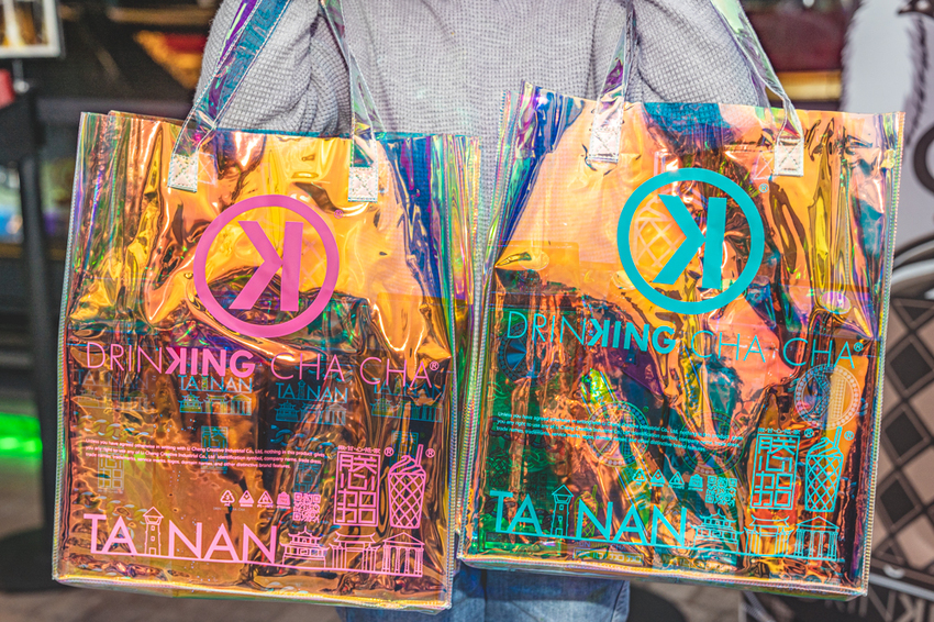 台南最ㄏ一花的飲料店在這裡！全新鎚子瓶，紅色藍色你選哪一個?