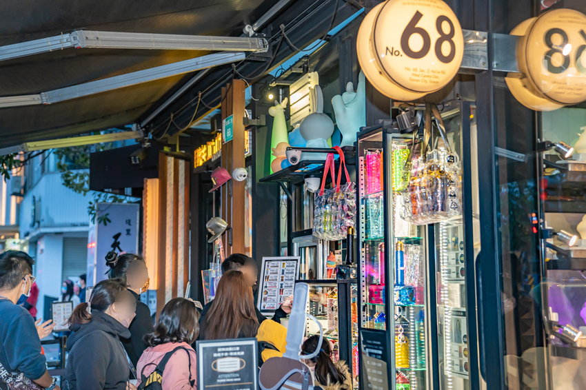 台南最ㄏ一花的飲料店在這裡！全新鎚子瓶，紅色藍色你選哪一個?