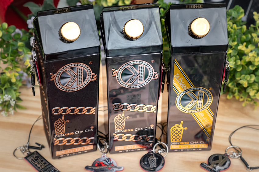 台南最ㄏ一花的飲料店在這裡！全新鎚子瓶，紅色藍色你選哪一個?