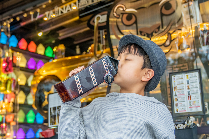 台南最ㄏ一花的飲料店在這裡！全新鎚子瓶，紅色藍色你選哪一個?