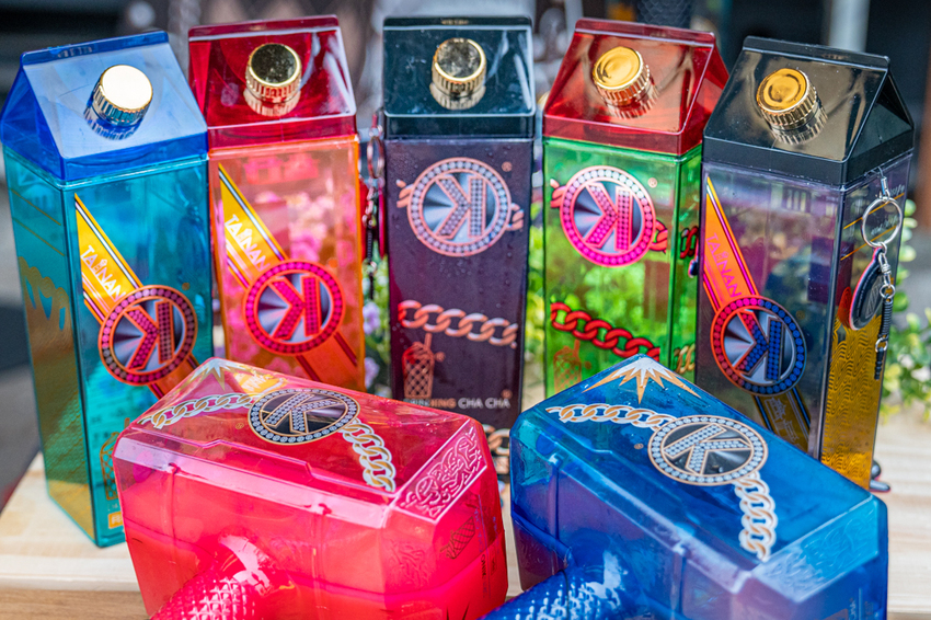 台南最ㄏ一花的飲料店在這裡！全新鎚子瓶，紅色藍色你選哪一個?