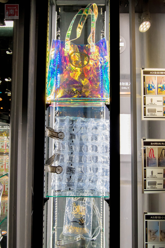 【臺南飲料】台南獨家在地味飲料瓶｜海安路新打卡地標｜泰式奶茶搭配網美瓶｜natura水果氣泡飲｜是飲料店也是文創品~~朕心加加 - 南人幫