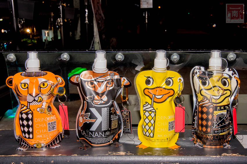 【臺南飲料】台南獨家在地味飲料瓶｜海安路新打卡地標｜泰式奶茶搭配網美瓶｜natura水果氣泡飲｜是飲料店也是文創品~~朕心加加 - 南人幫