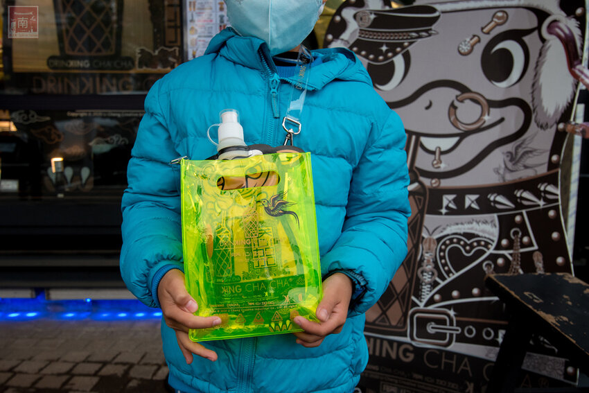 【臺南美食】台南最潮飲料店｜google海安路打卡點搜尋排名第一｜最新商品-撿到槍｜台南獨家文青飲料瓶｜虎年應景水袋~~朕心加加 - 南人幫