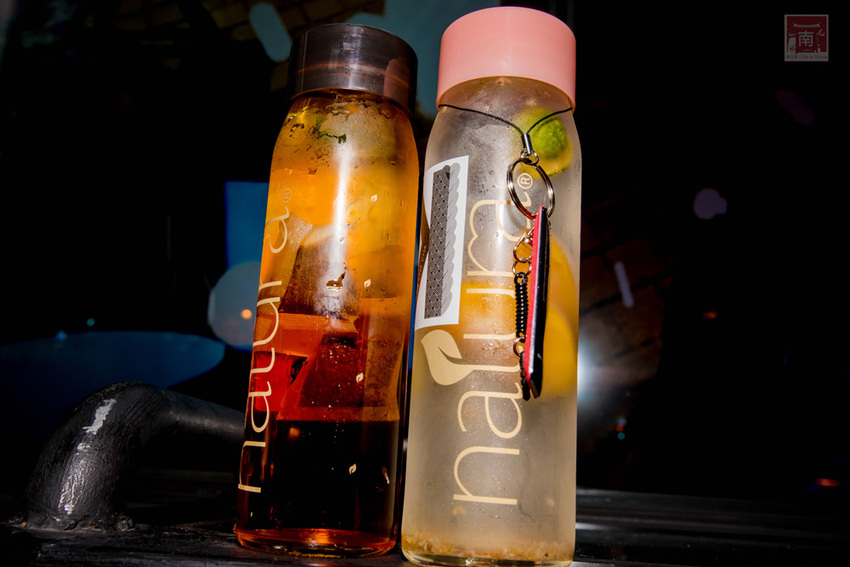 【臺南飲料】台南獨家在地味飲料瓶｜海安路新打卡地標｜泰式奶茶搭配網美瓶｜natura水果氣泡飲｜是飲料店也是文創品~~朕心加加 - 南人幫