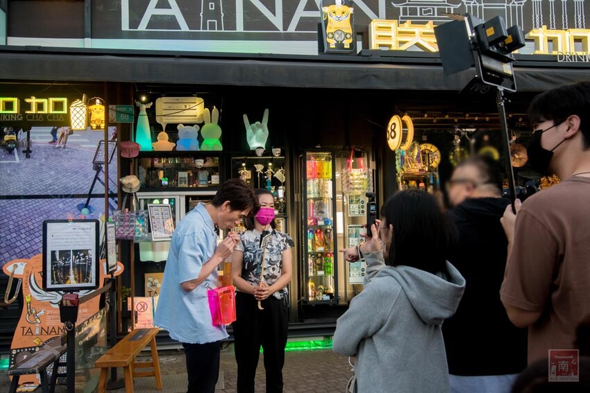 【臺南飲料】巧遇姑丈羅時豐錄節目，節目推薦疑似尿袋飲料(誤)，是撿到槍飲料造型造成搶購~~朕心加加 - 南人幫