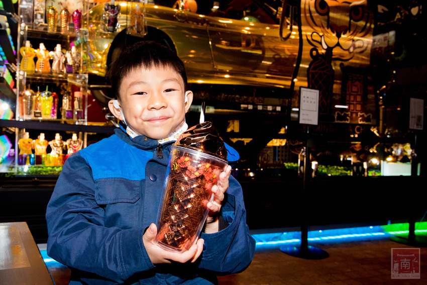 【臺南飲料】台南獨家在地味飲料瓶｜海安路新打卡地標｜泰式奶茶搭配網美瓶｜natura水果氣泡飲｜是飲料店也是文創品~~朕心加加 - 南人幫