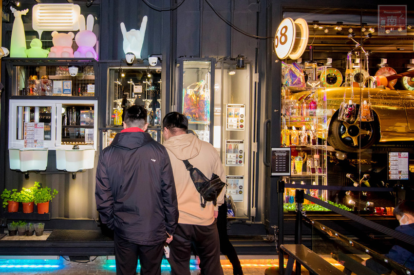 【臺南飲料】台南獨家在地味飲料瓶｜海安路新打卡地標｜泰式奶茶搭配網美瓶｜natura水果氣泡飲｜是飲料店也是文創品~~朕心加加 - 南人幫