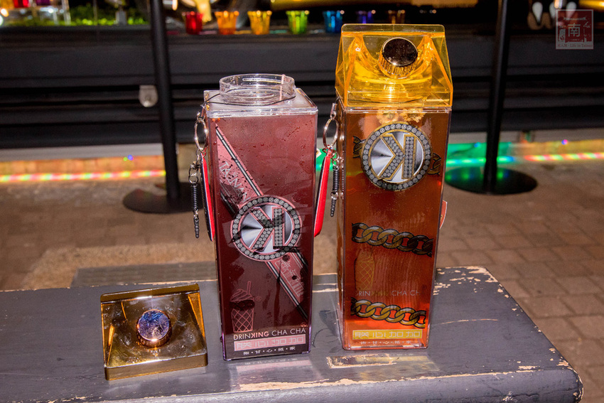 【臺南飲料】台南獨家在地味飲料瓶｜海安路新打卡地標｜泰式奶茶搭配網美瓶｜natura水果氣泡飲｜是飲料店也是文創品~~朕心加加 - 南人幫