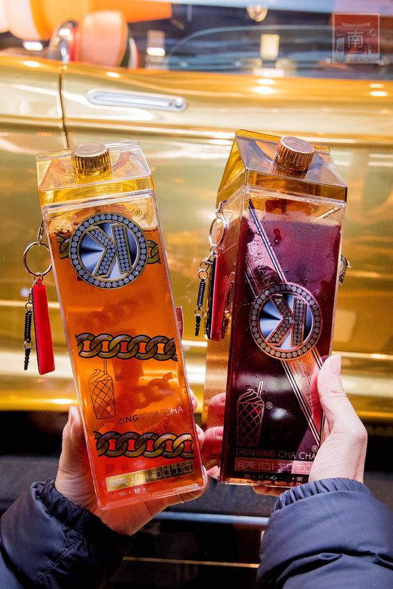 【臺南飲料】台南獨家在地味飲料瓶｜海安路新打卡地標｜泰式奶茶搭配網美瓶｜natura水果氣泡飲｜是飲料店也是文創品~~朕心加加 - 南人幫