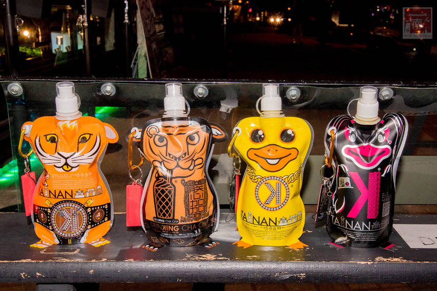 【臺南飲料】台南獨家在地味飲料瓶｜海安路新打卡地標｜泰式奶茶搭配網美瓶｜natura水果氣泡飲｜是飲料店也是文創品~~朕心加加 - 南人幫