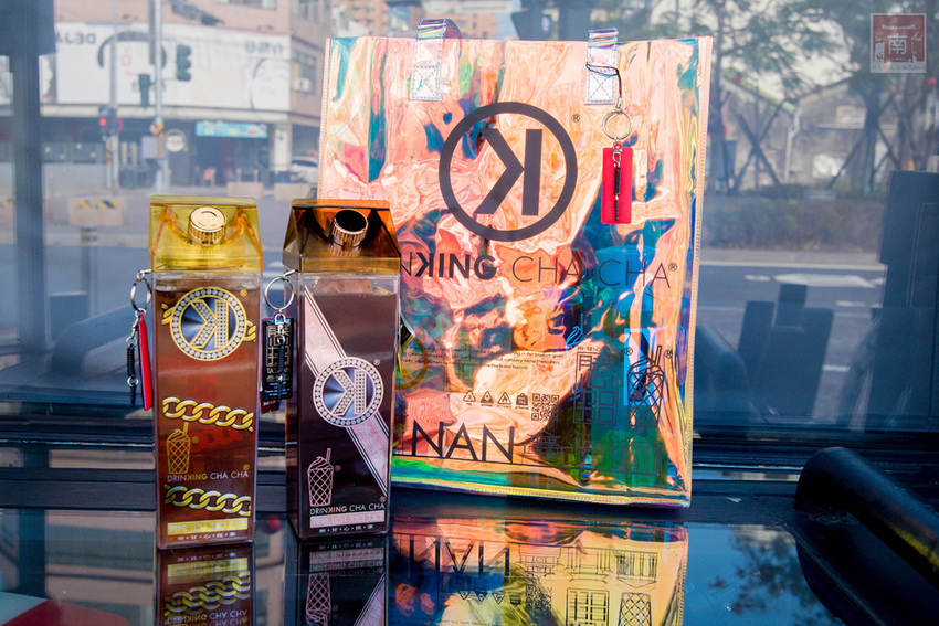 【臺南飲料】台南獨家在地味飲料瓶｜海安路新打卡地標｜泰式奶茶搭配網美瓶｜natura水果氣泡飲｜是飲料店也是文創品~~朕心加加 - 南人幫