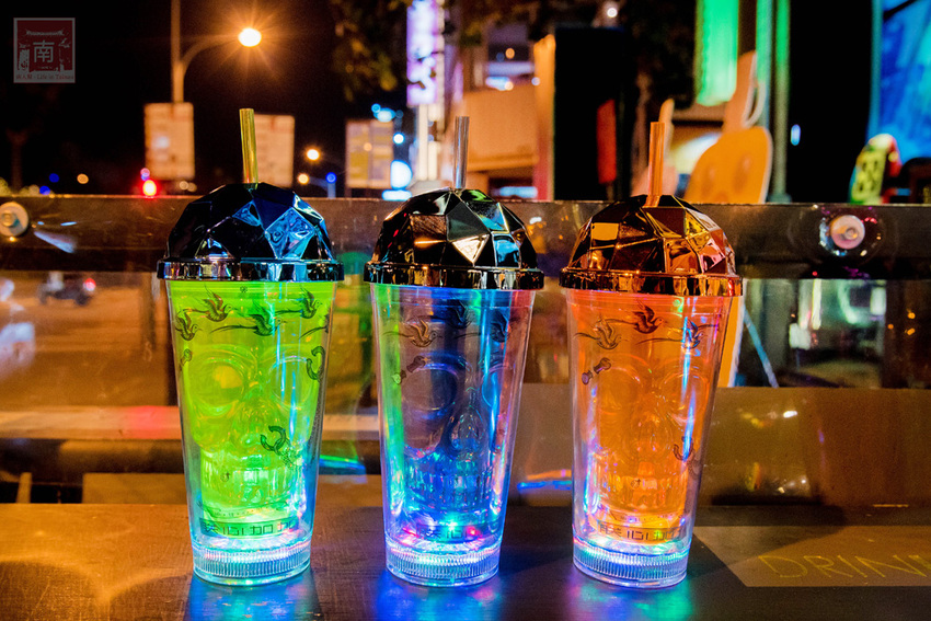 【臺南飲料】台南獨家在地味飲料瓶｜海安路新打卡地標｜泰式奶茶搭配網美瓶｜natura水果氣泡飲｜是飲料店也是文創品~~朕心加加 - 南人幫