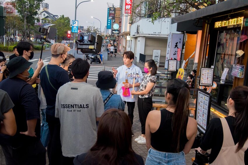 【臺南飲料】巧遇姑丈羅時豐錄節目，節目推薦疑似尿袋飲料(誤)，是撿到槍飲料造型造成搶購~~朕心加加 - 南人幫