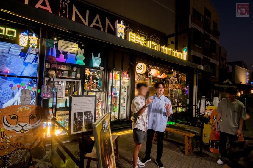 【臺南飲料】巧遇姑丈羅時豐錄節目，節目推薦疑似尿袋飲料(誤)，是撿到槍飲料造型造成搶購~~朕心加加 - 南人幫