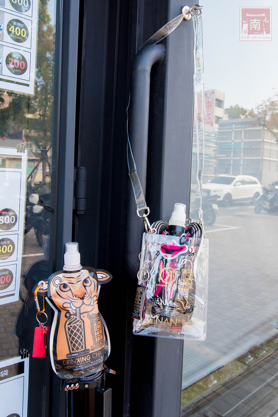 【臺南飲料】台南獨家在地味飲料瓶｜海安路新打卡地標｜泰式奶茶搭配網美瓶｜natura水果氣泡飲｜是飲料店也是文創品~~朕心加加 - 南人幫
