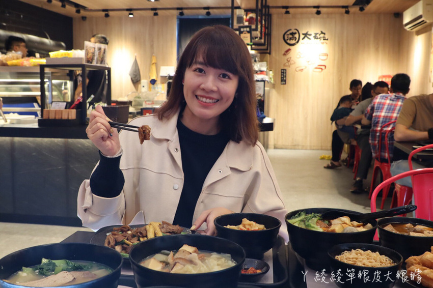 傳說中有點神奇的滷味店！獨創宵夜滷味新吃法，湯頭免費續！必吃獨家蒜爆炒滷味