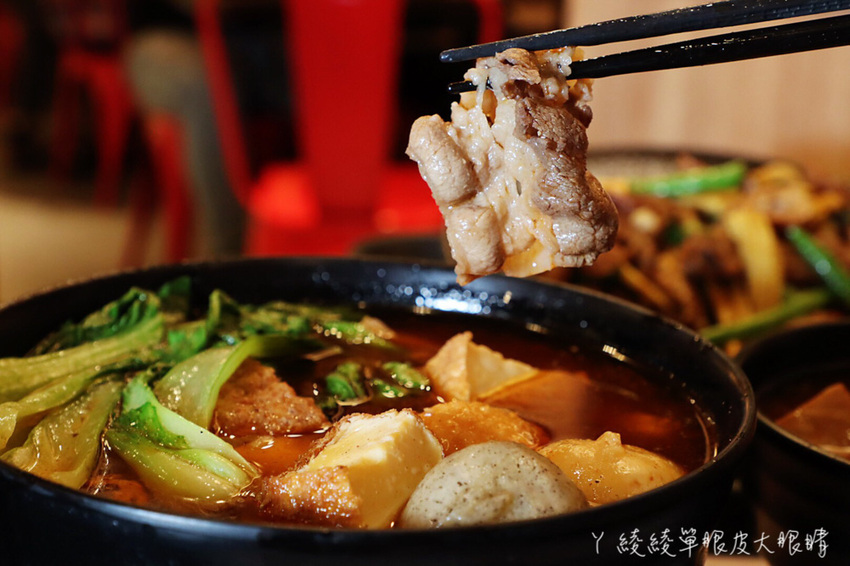 傳說中有點神奇的滷味店!新竹宵夜滷味新吃法,湯頭免費續!滿大碗滷味專門店必吃獨家蒜爆炒滷味