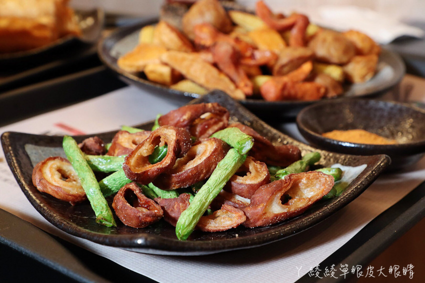 傳說中有點神奇的滷味店!新竹宵夜滷味新吃法,湯頭免費續!滿大碗滷味專門店必吃獨家蒜爆炒滷味