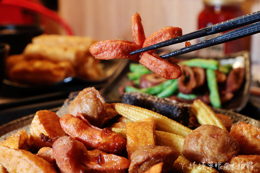 傳說中有點神奇的滷味店!新竹宵夜滷味新吃法,湯頭免費續!滿大碗滷味專門店必吃獨家蒜爆炒滷味