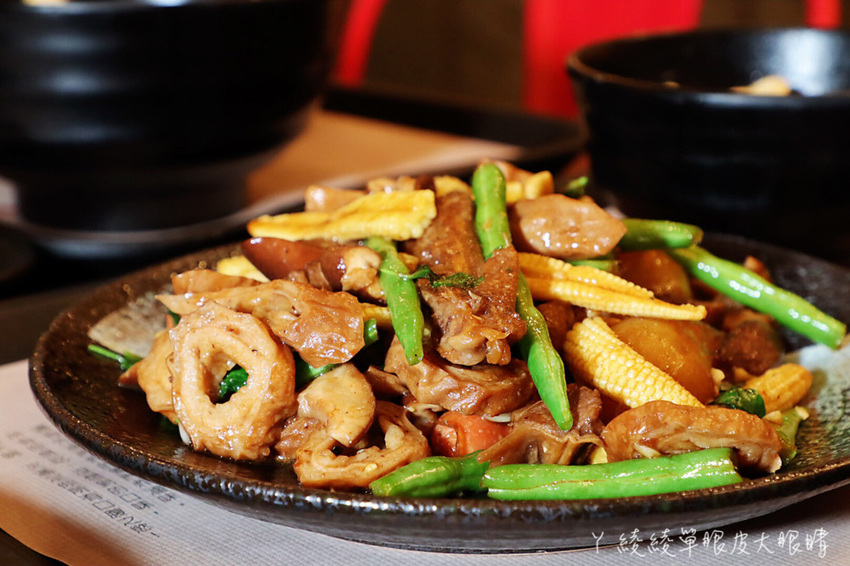 傳說中有點神奇的滷味店!新竹宵夜滷味新吃法,湯頭免費續!滿大碗滷味專門店必吃獨家蒜爆炒滷味