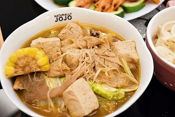 高雄市前金區年菜推薦【漢來美食-宅美食】除了有人氣夯美食之外，更是結合米其林推薦的特色經典料理，為2024年菜美味更