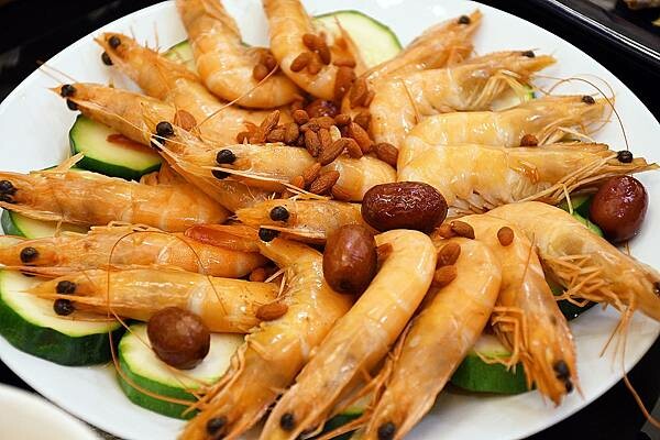 高雄市前金區年菜推薦【漢來美食-宅美食】除了有人氣夯美食之外，更是結合米其林推薦的特色經典料理，為2024年菜美味更