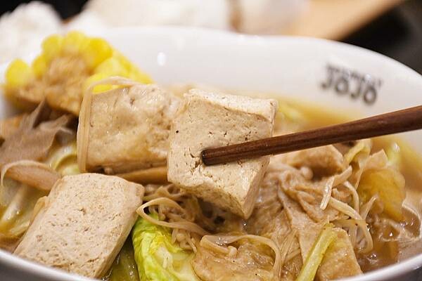 高雄市前金區年菜推薦【漢來美食-宅美食】除了有人氣夯美食之外，更是結合米其林推薦的特色經典料理，為2024年菜美味更