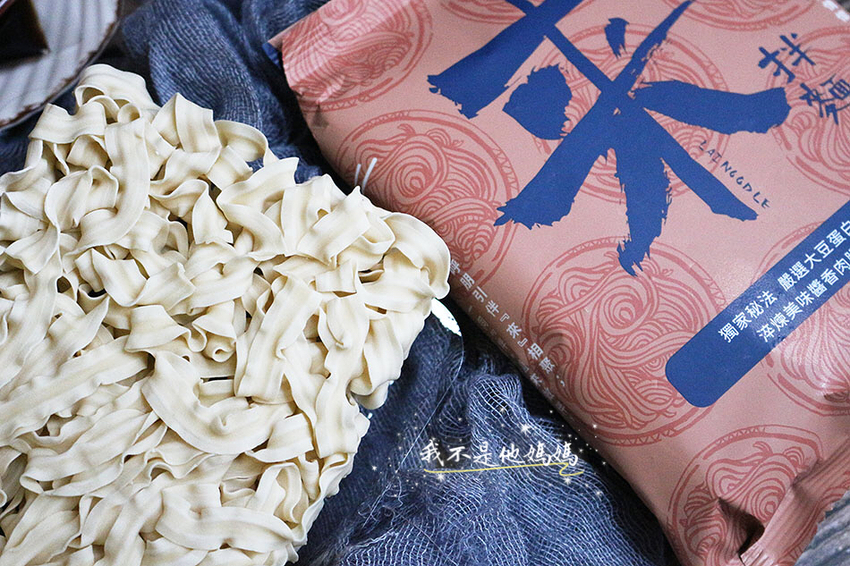 漢來美食 來拌麵 漢來飯店,來拌麵,乾拌麵推薦,日曬關廟麵,椒麻紅油,肉燥乾麵推薦,乾麵禮盒推薦,宵夜 乾麵,過年禮盒推薦,手打麵推薦,手打麵禮盒,家常麵禮盒