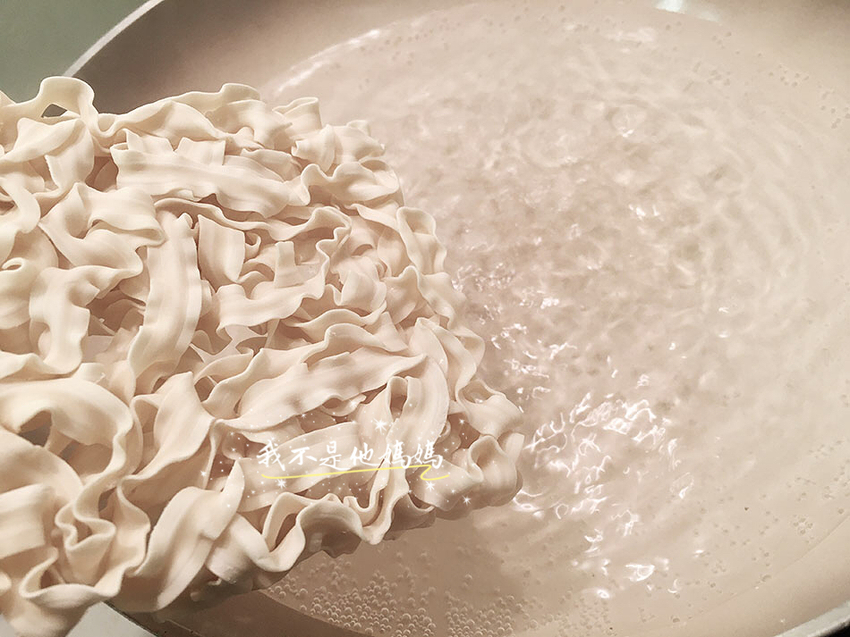 漢來美食 來拌麵 鑫囍國際,林美秀,林美秀推薦,國民媽媽,五興來拌麵,momo 乾麵推薦,momo來拌麵,momo禮盒,來拌麵評價,來拌麵漢來,來拌麵ptt