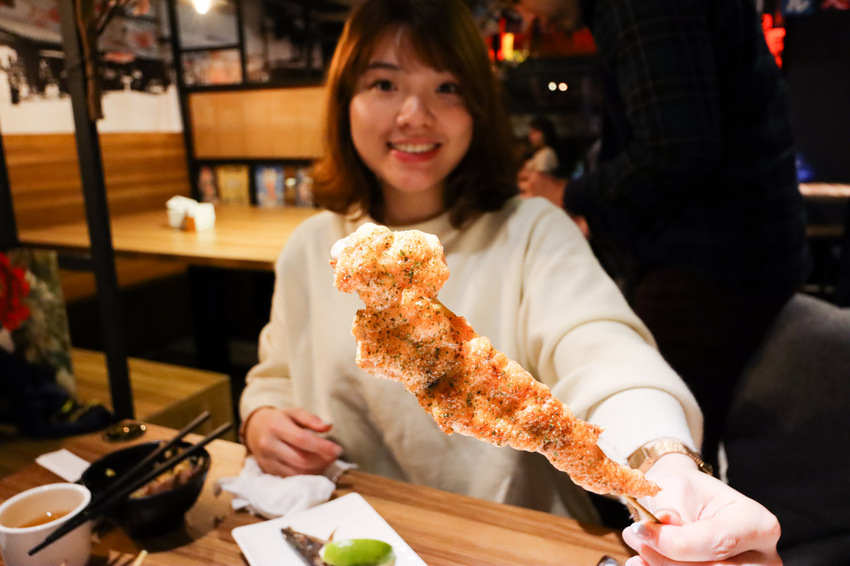 【台北內湖｜鳥居町日料居酒屋】爽快吃肉、大口品酒，人氣日式串燒居酒屋，近捷運東湖站／平價串燒 - Rita旅食生活