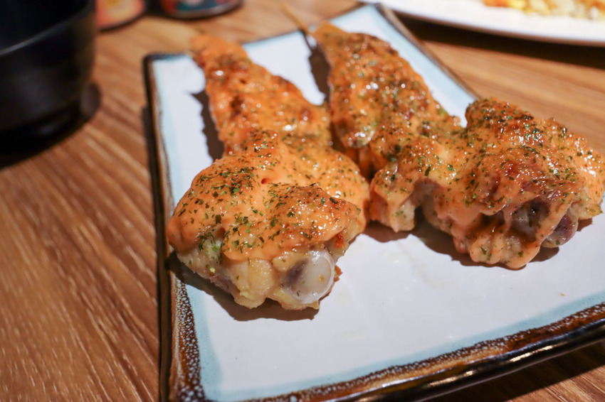 【台北內湖｜鳥居町日料居酒屋】爽快吃肉、大口品酒，人氣日式串燒居酒屋，近捷運東湖站／平價串燒 - Rita旅食生活
