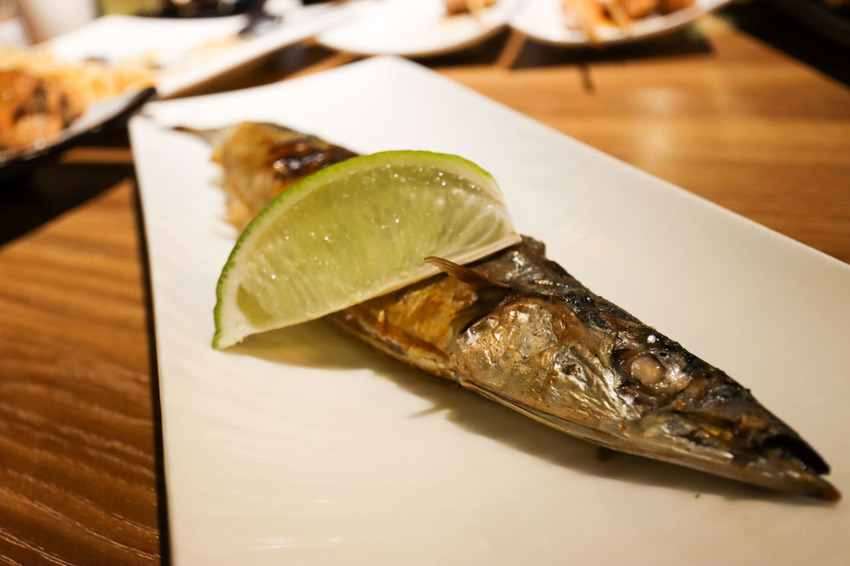 【台北內湖｜鳥居町日料居酒屋】爽快吃肉、大口品酒，人氣日式串燒居酒屋，近捷運東湖站／平價串燒 - Rita旅食生活